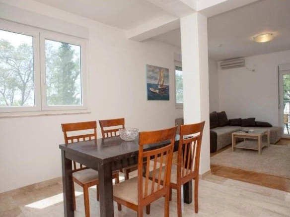 Kuća 400 m² na 50 metara od mora – Petrovac, Budva