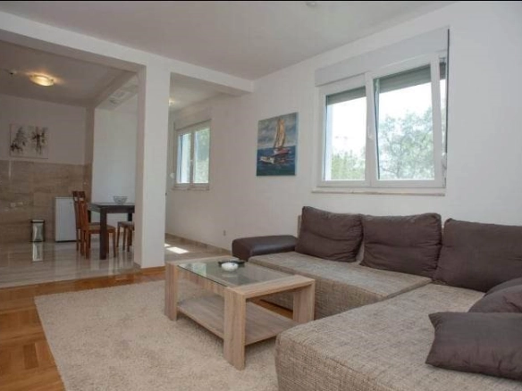 Kuća 400 m² na 50 metara od mora – Petrovac, Budva