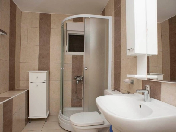 Kuća 400 m² na 50 metara od mora – Petrovac, Budva