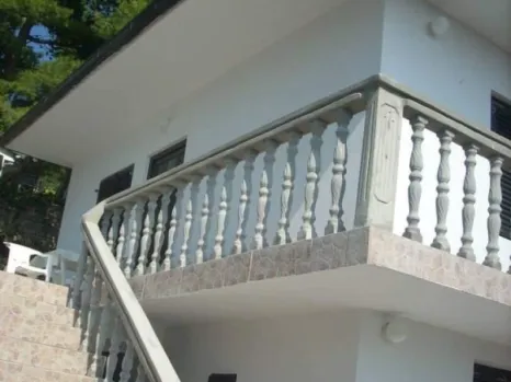 Kuća na dva sprata u Sutomoru