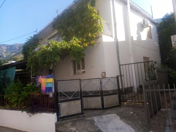 Kuća 160 m² sa devet soba na placu od 186 m² – Sutomore, Bar