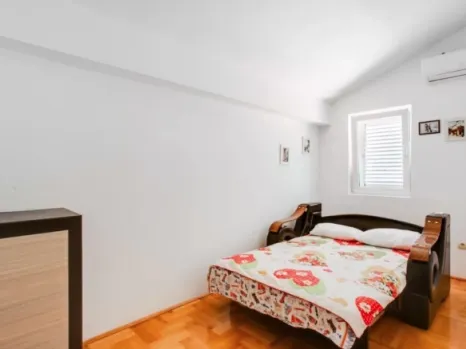 Dvosoban stan 82 m² sa visokim plafonom na dva nivoa – Budva