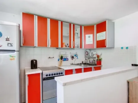 Dvosoban stan 82 m² sa visokim plafonom na dva nivoa – Budva