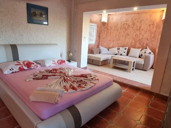 Hotel 670 m² sa 12 parking mjesta i restoranom – Ulcinj