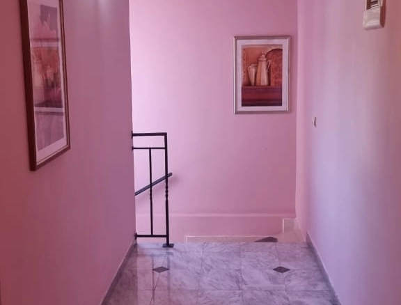Hotel 670 m² sa 12 parking mjesta i restoranom – Ulcinj