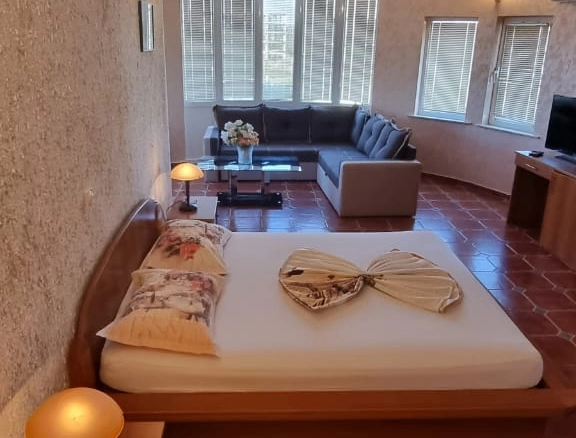 Hotel 670 m² sa 12 parking mjesta i restoranom – Ulcinj