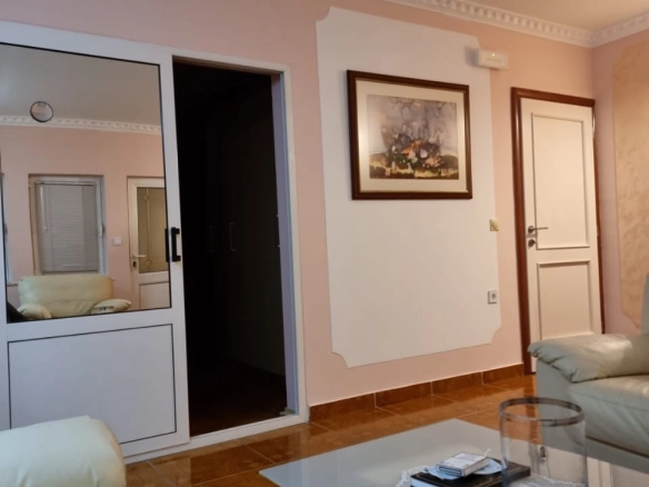 Hotel 670 m² sa 12 parking mjesta i restoranom – Ulcinj