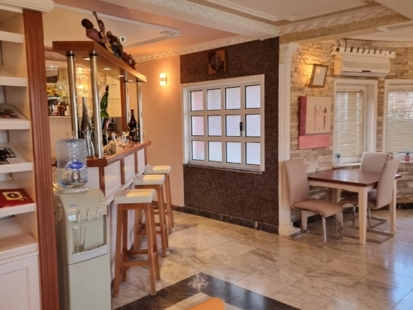 Hotel 670 m² sa 12 parking mjesta i restoranom – Ulcinj