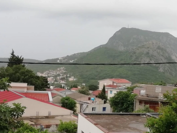 Kuća 180 m² na placu od 380 m², 800 m od mora – Sutomore, Bar