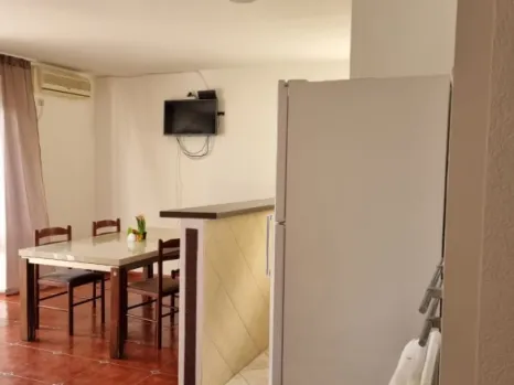 Trosoban stan 90 m² sa terasom i placem uz stan – Petrovac, Budva