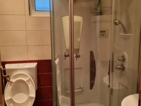 Trosoban stan 90 m² sa terasom i placem uz stan – Petrovac, Budva
