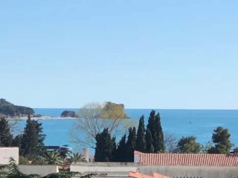 Izdavanje: Jednosoban stan 51 m² sa pogledom na more – Budva