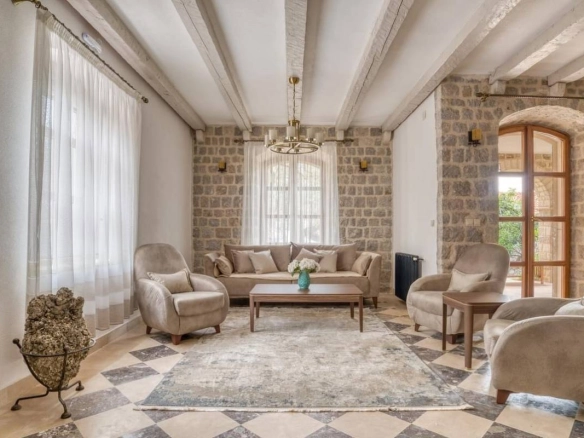 Kuća 500 m² sa pogledom na more i bazenom – Reževići, Budva