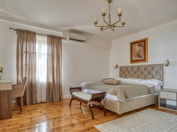 Kuća 500 m² sa pogledom na more i bazenom – Reževići, Budva