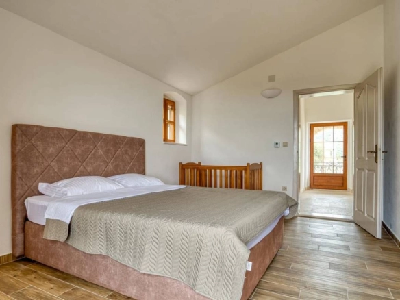 Kuća 500 m² sa pogledom na more i bazenom – Reževići, Budva