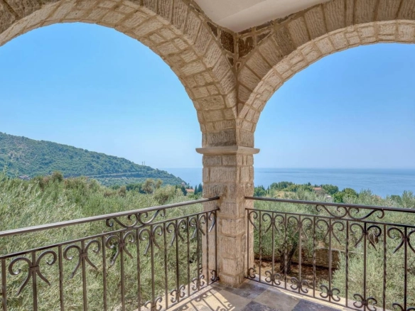 Kuća 500 m² sa pogledom na more i bazenom – Reževići, Budva