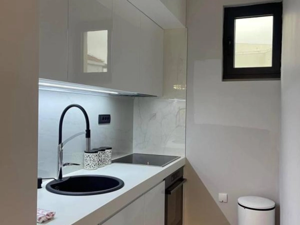 Trosoban stan 84 m² sa pogledom na more i garažom – Bečići, Budva