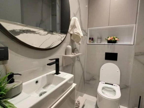 Trosoban stan 84 m² sa pogledom na more i garažom – Bečići, Budva