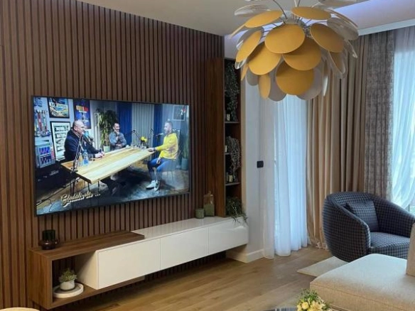 Trosoban stan 84 m² sa pogledom na more i garažom – Bečići, Budva