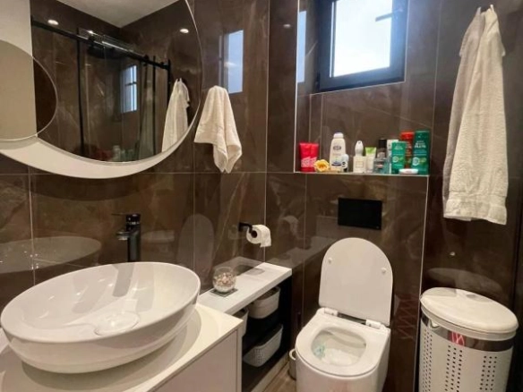 Trosoban stan 84 m² sa pogledom na more i garažom – Bečići, Budva