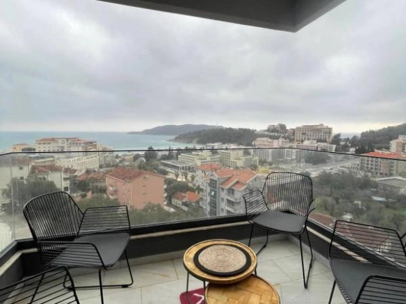 Trosoban stan 84 m² sa pogledom na more i garažom – Bečići, Budva