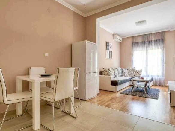 Izdavanje: Jednosoban stan 55 m² sa terasom – Bečići, Budva