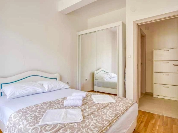 Izdavanje: Jednosoban stan 55 m² sa terasom – Bečići, Budva