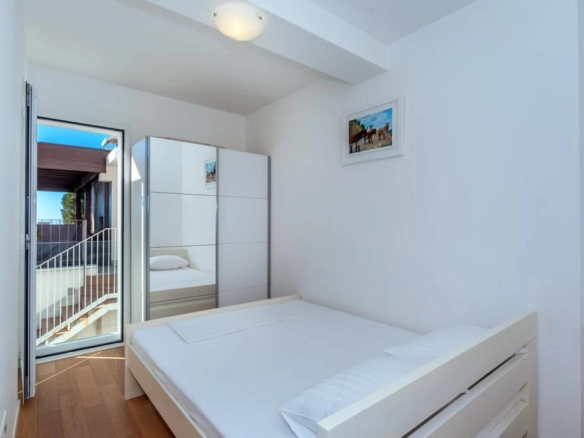 Izdavanje: Trosoban stan 75 m² dva minuta pješice od mora – Pržno, Budva