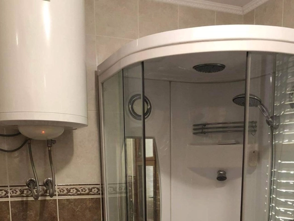 Trospratna kuća 300 m² sa pogledom na planine i more – Šušanj, Bar