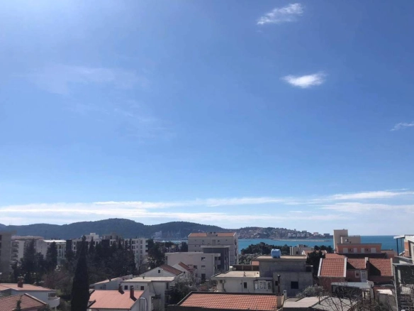 Trospratna kuća 300 m² sa pogledom na planine i more – Šušanj, Bar