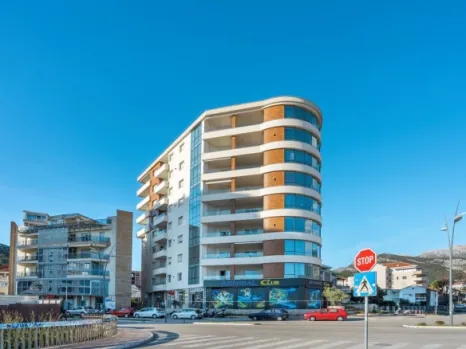 Izdavanje: Dvosoban stan 122 m² sa panoramskim pogledom – Budva
