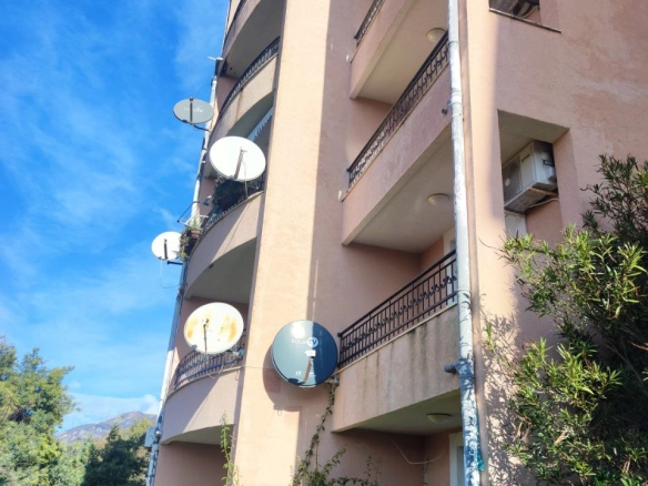 Garsonjera 35 m² u prizemlju sa terasom – Prijevor, Budva