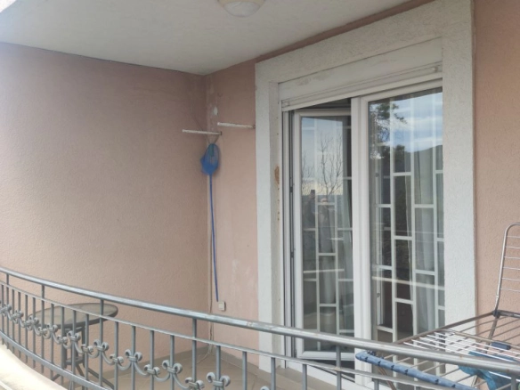 Garsonjera 35 m² u prizemlju sa terasom – Prijevor, Budva