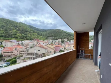 Izdavanje: Dvosoban stan 80 m² sa pogledom na planine – Budva