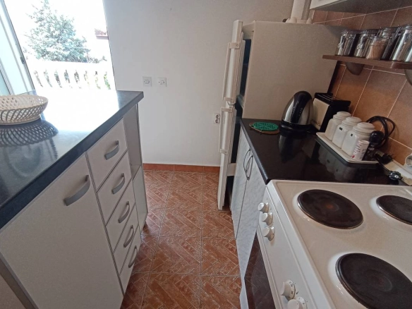 Izdavanje: Kuća 100 m² sa terasom i pogledom na more – Dobra Voda, Bar