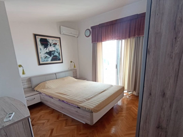 Izdavanje: Kuća 100 m² sa terasom i pogledom na more – Dobra Voda, Bar