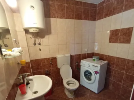 Izdavanje: Jednosoban stan 60 m² sa parkingom – Zeleni pojas, Bar