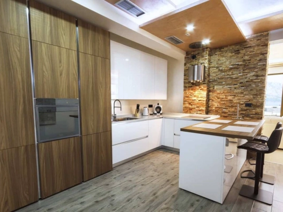 Trosoban penthaus 149 m² sa pogledom na more i Stari grad – Budva