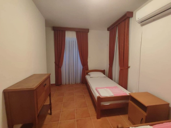 Izdavanje: Kamena kuća 120 m² sa pogledom na more – Pržno, Budva