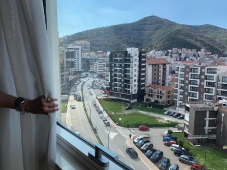 Izdavanje: Jednosoban stan 67 m² na sedmom spratu sa pogledom – Budva