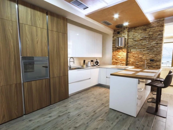 Jednosoban stan 96 m² sa pogledom na more i terasom – Budva