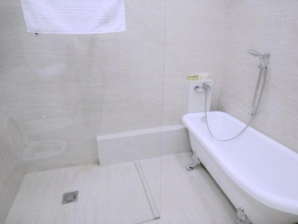 Dvosoban penthaus 105 m² sa terasom od 95 m² na 8. spratu – Budva