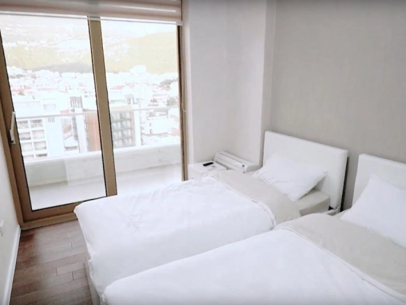 Dvosoban penthaus 105 m² sa terasom od 95 m² na 8. spratu – Budva