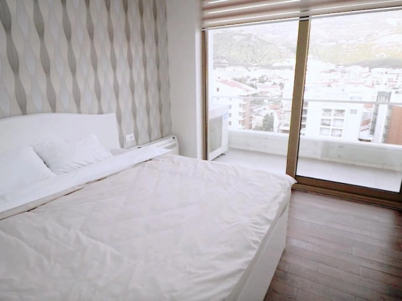 Dvosoban penthaus 105 m² sa terasom od 95 m² na 8. spratu – Budva