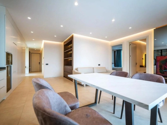Jednosoban stan 69 m² u kompleksu na prvoj liniji do mora – Bečići, Budva