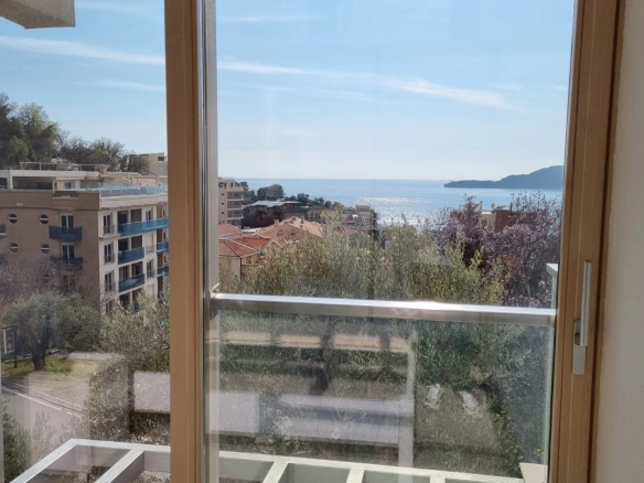 Hotel sa 6 apartmana, panoramski prozori i balkoni – Pržno, Budva