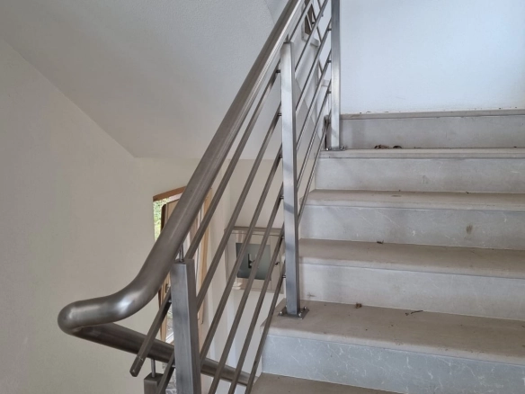 Hotel sa 6 apartmana, panoramski prozori i balkoni – Pržno, Budva