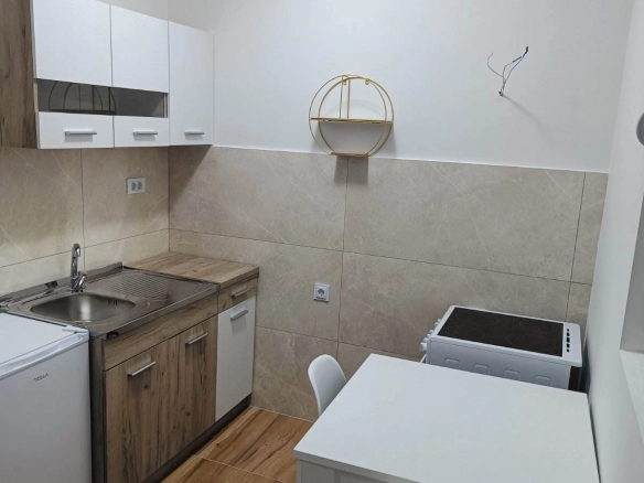 Izdavanje: Garsonjera 20 m² u novoj kući, namještena – Zabjelo, Podgorica