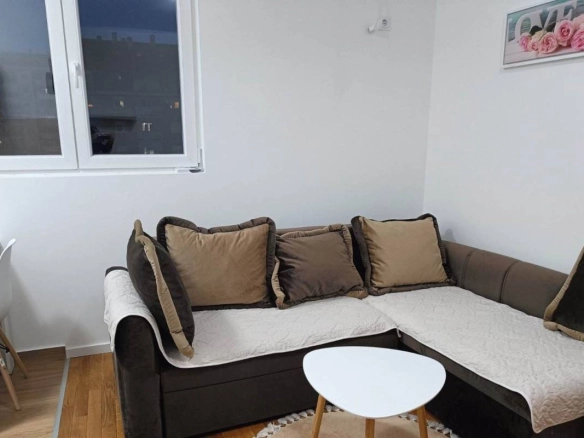 Izdavanje: Garsonjera 20 m² u novoj kući, namještena – Zabjelo, Podgorica