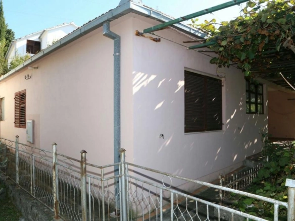 Kuća 138 m² sa dva stana i odvojenim ulazima – Bjeliši, Bar